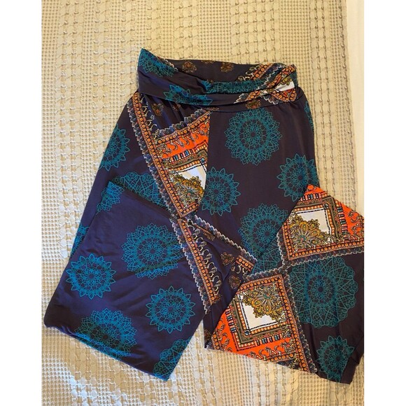 Bobbie Brooks Navy Patterened Silky Feel Wide Plazzo Stretchy Size Medium Pants - Picture 5 of 10